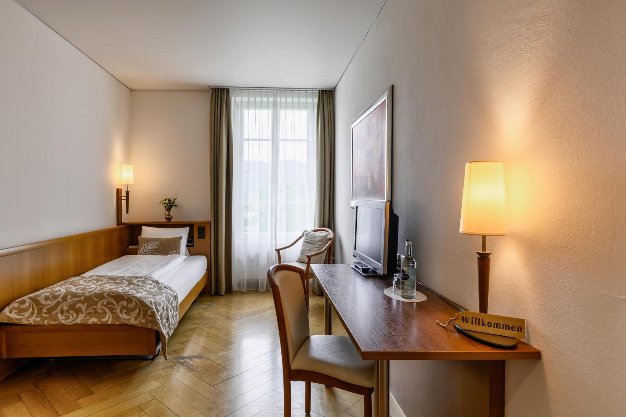 Hotel Landgasthof Schoenbuehl Екстер'єр фото